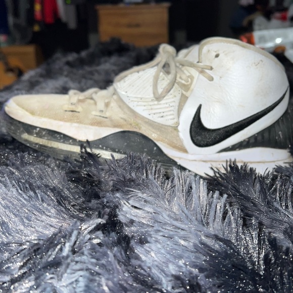 Nike Kyrie, Size: 14, Color: white - Picture 3 of 4